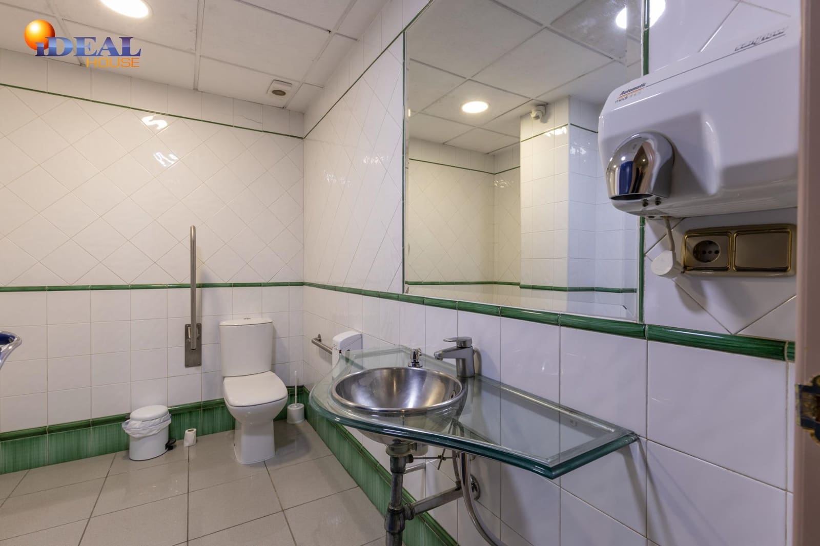 Gewerbe zu verkaufen in Santa Fe mit Garage - 1.800.000 € (Ref: 9433801)