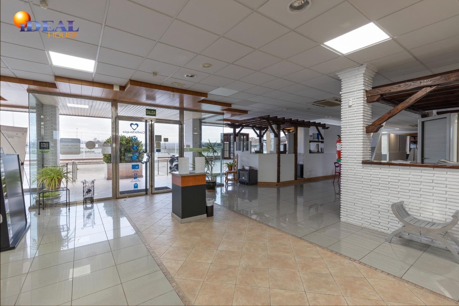 Gewerbe zu verkaufen in Santa Fe mit Garage - 1.800.000 € (Ref: 9433801)