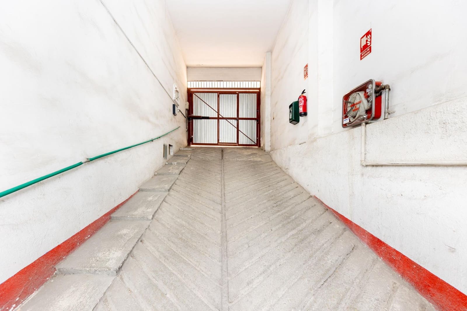 Garage for sale in Granada city - € 29,900 (Ref: 9433802)