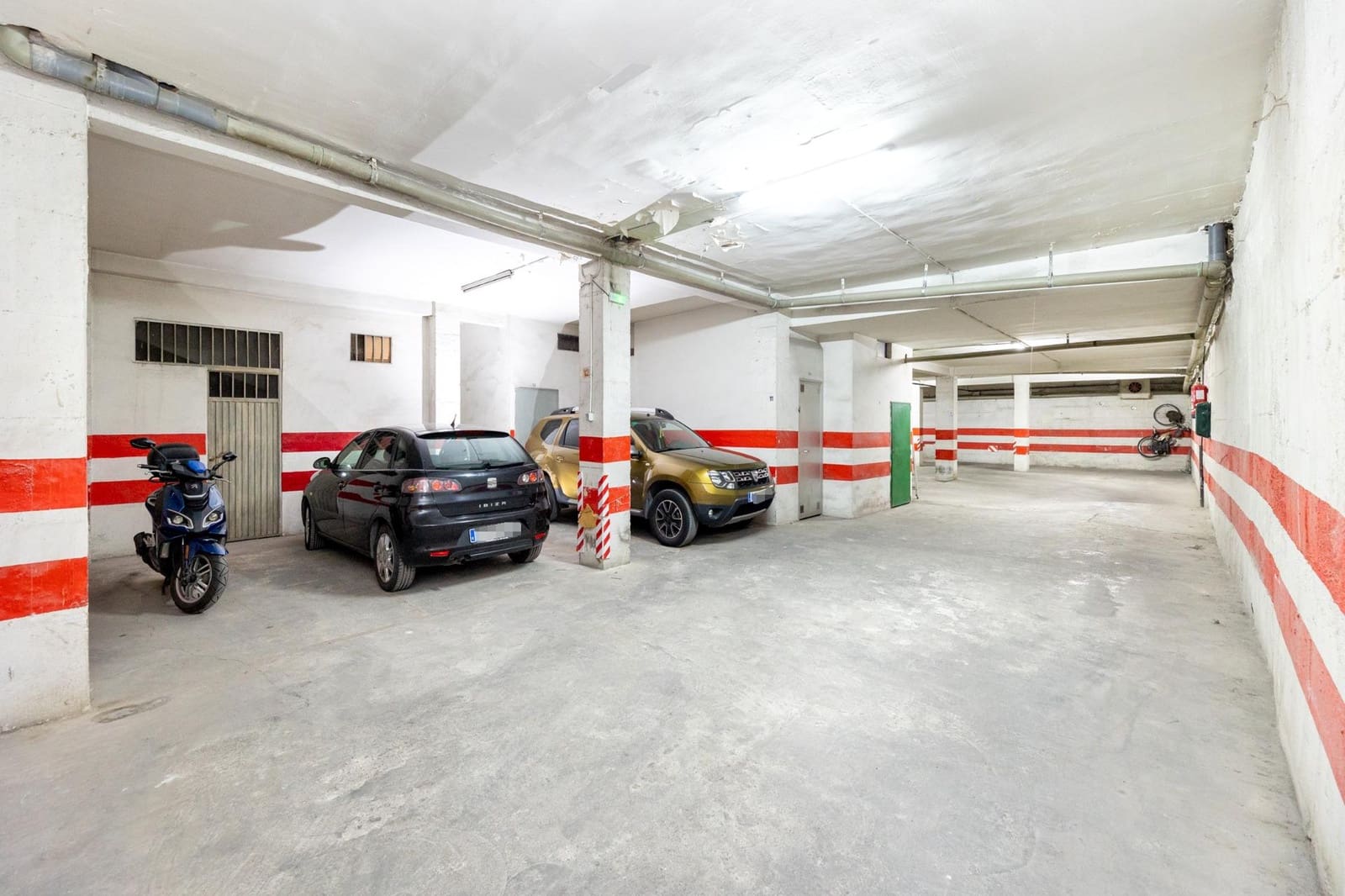 Garage for sale in Granada city - € 29,900 (Ref: 9433802)