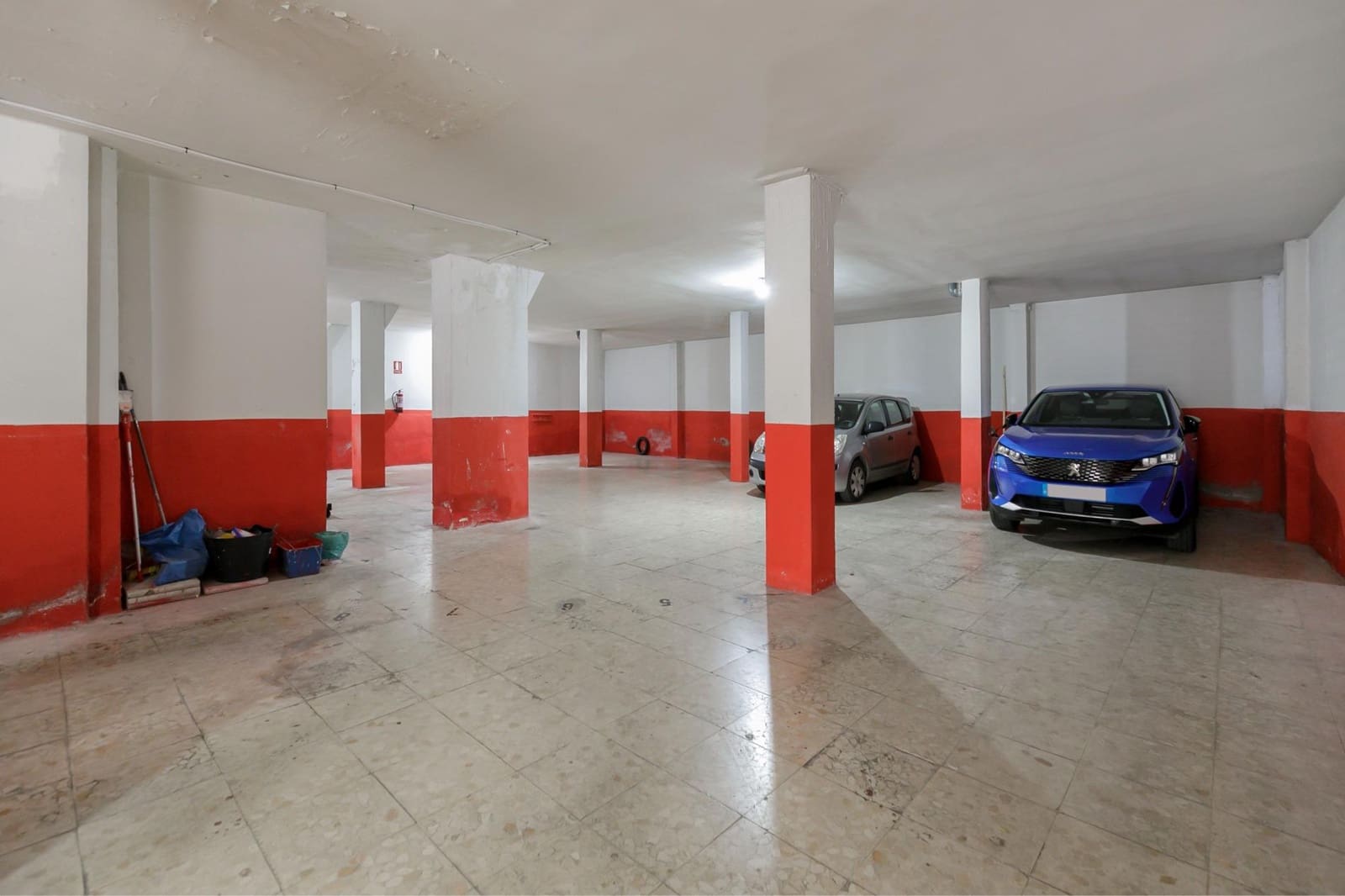 Kommersiell till salu i Granada stad - 200 000 € (Ref: 9433804)