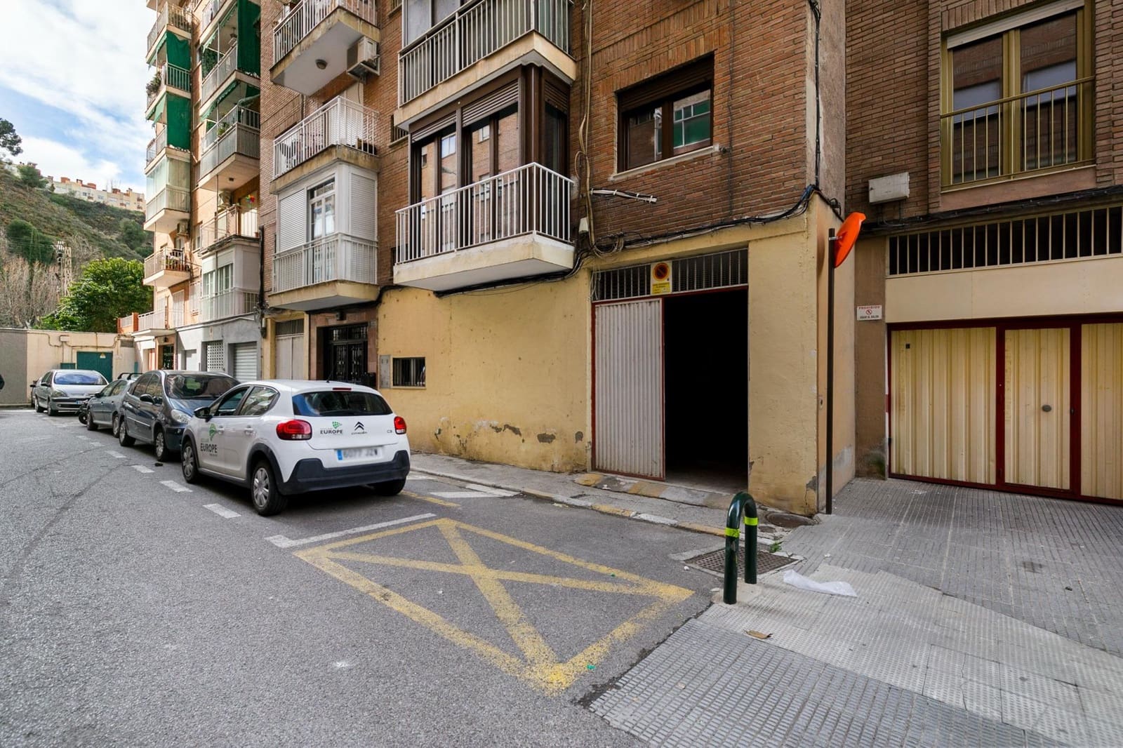 Kommersiell till salu i Granada stad - 200 000 € (Ref: 9433804)