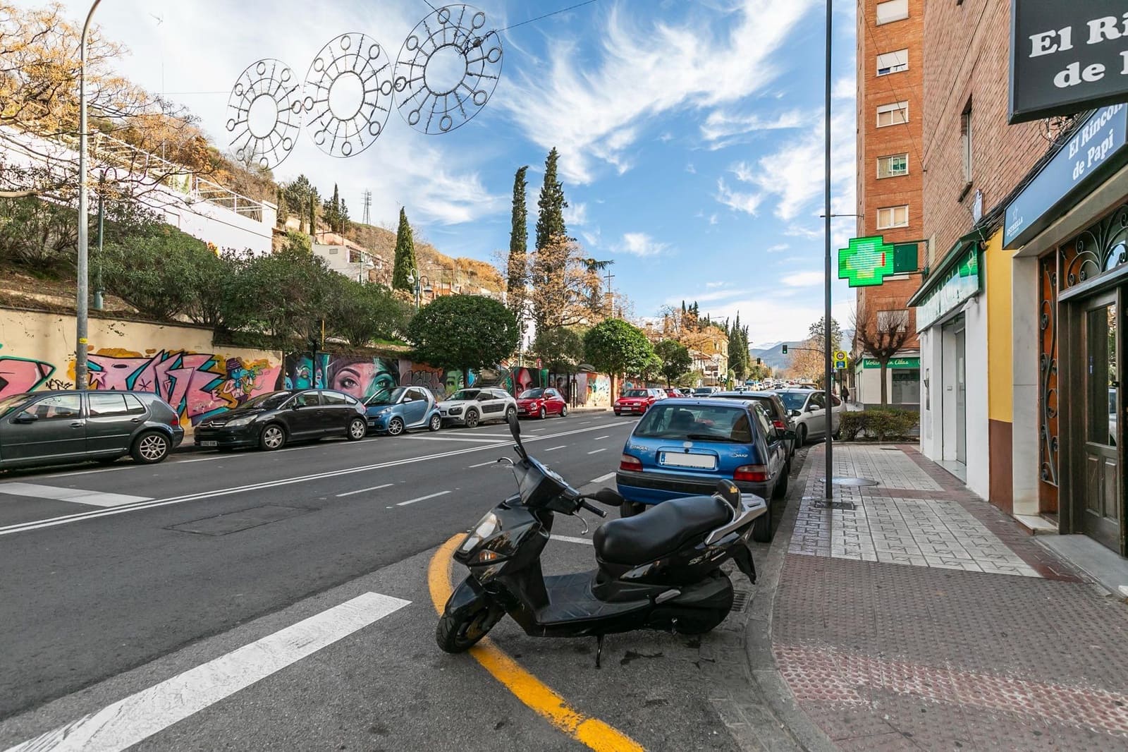 Kommersiell till salu i Granada stad - 200 000 € (Ref: 9433804)