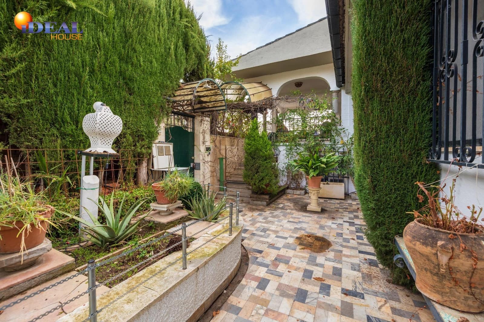 4 bedroom Villa for sale in Monachil with pool garage - € 380,000 (Ref: 9433805)