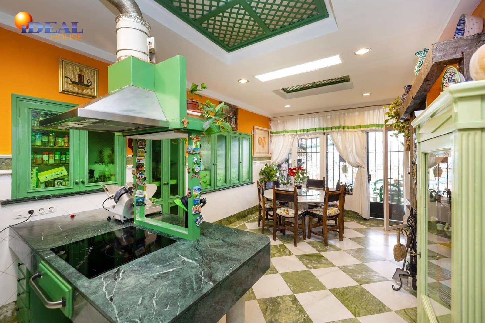 4 bedroom Villa for sale in Monachil with pool garage - € 380,000 (Ref: 9433805)