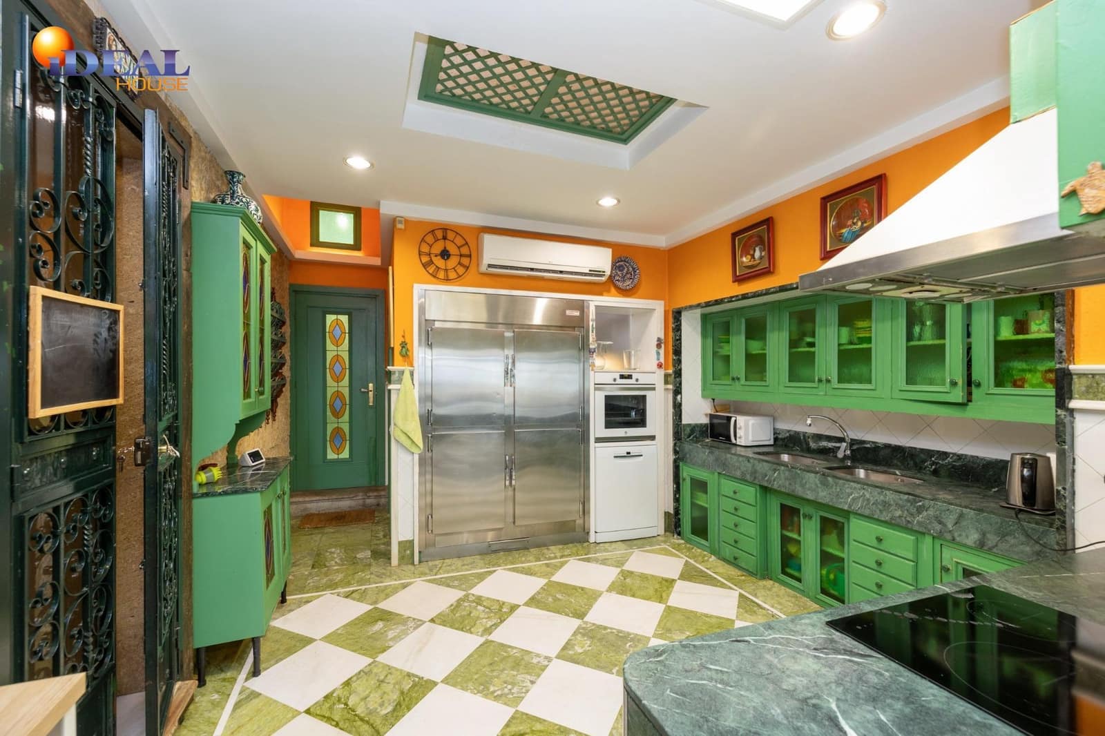 4 bedroom Villa for sale in Monachil with pool garage - € 380,000 (Ref: 9433805)