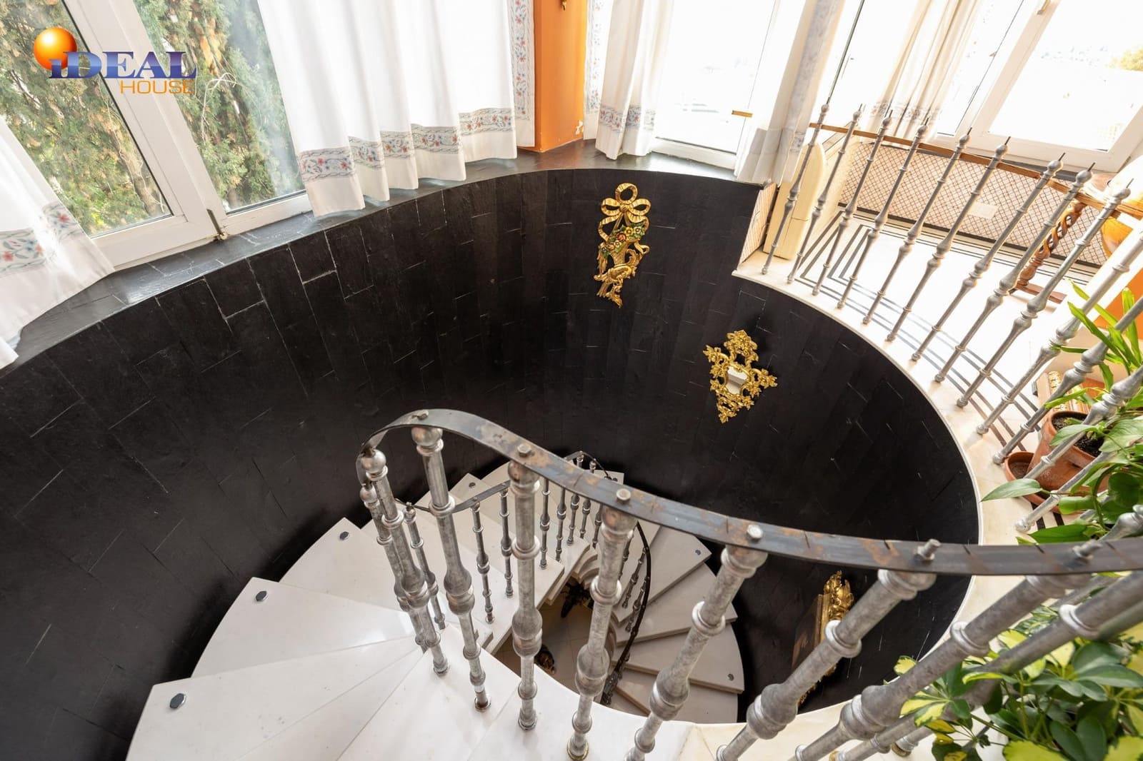 4 bedroom Villa for sale in Monachil with pool garage - € 380,000 (Ref: 9433805)