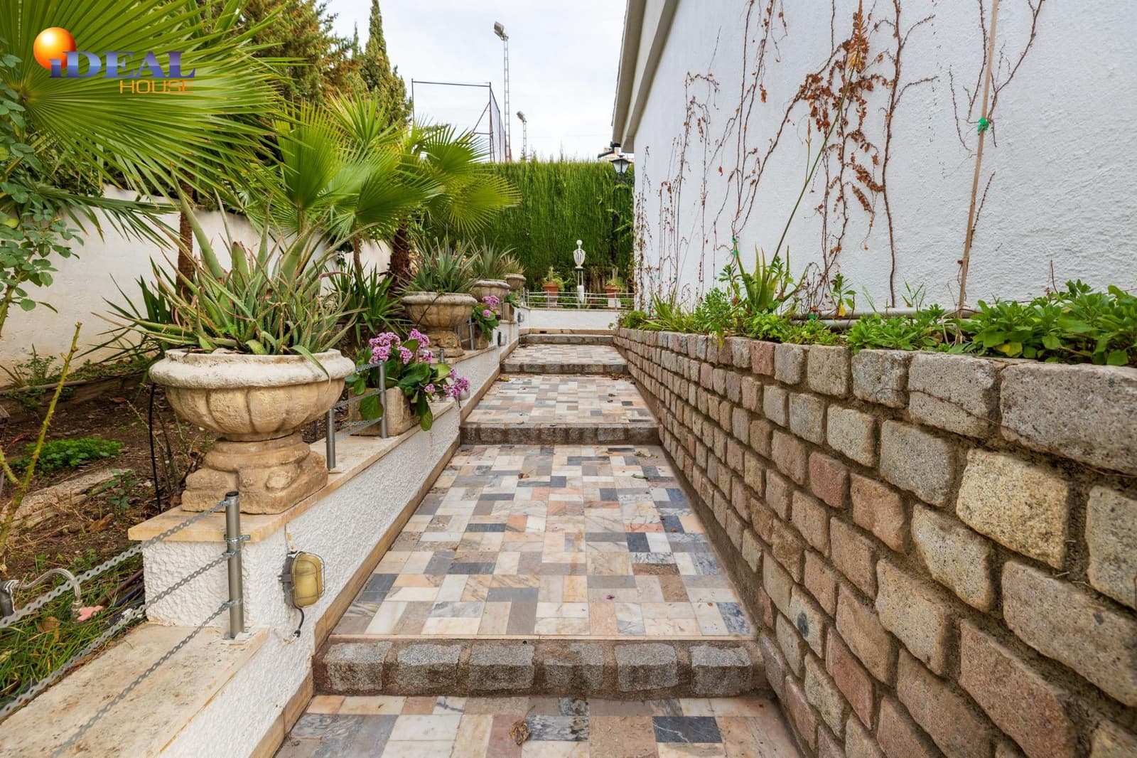 4 bedroom Villa for sale in Monachil with pool garage - € 380,000 (Ref: 9433805)