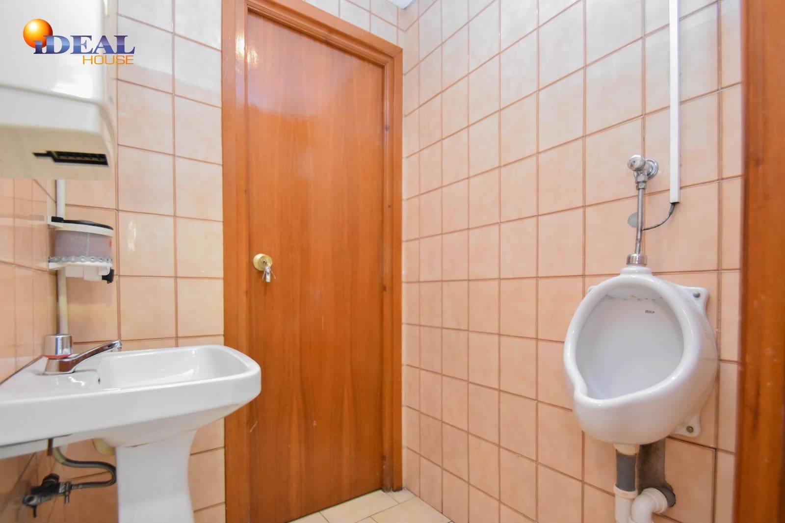 Företag till salu i Granada stad - 170 000 € (Ref: 9433808)