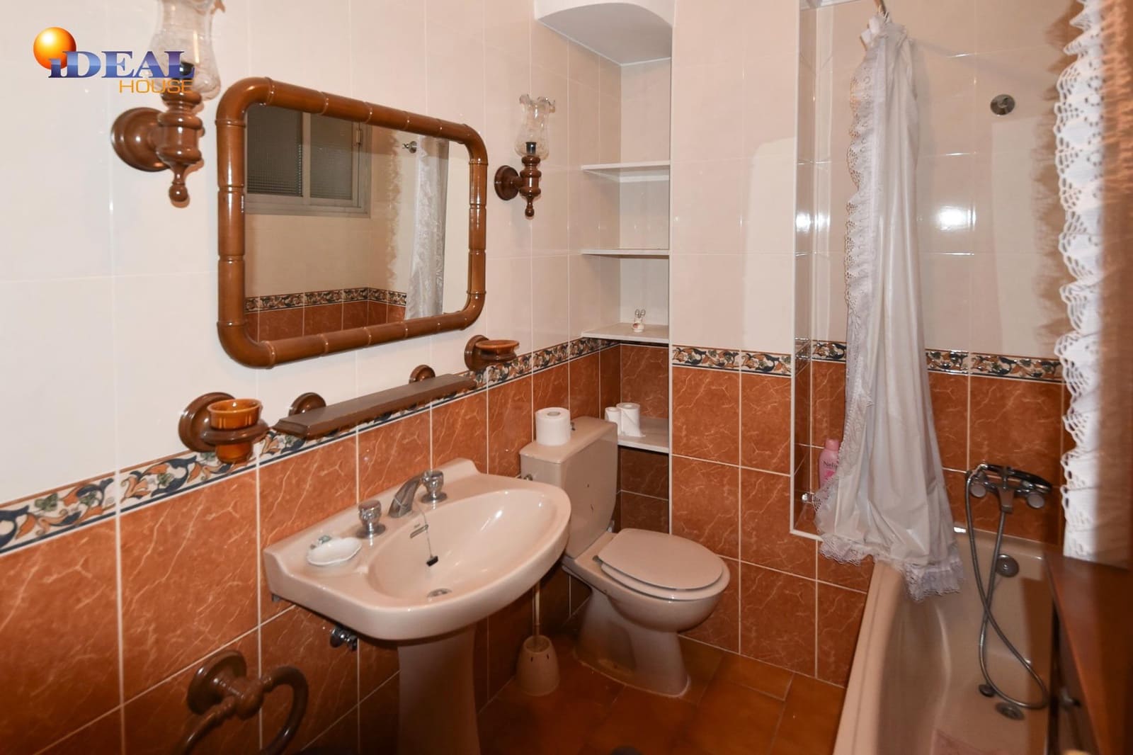 4 sypialnia Biznes na sprzedaż w Lanjaron - 120 000 € (Ref: 9433811)