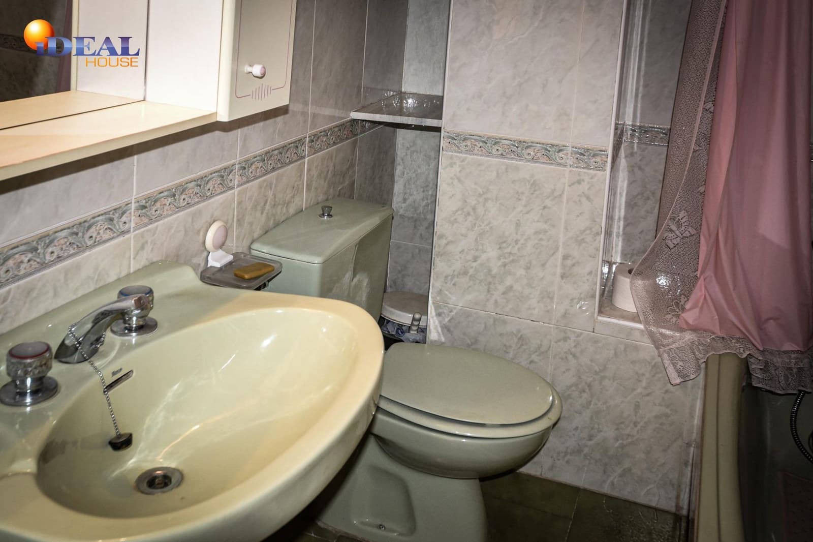 4 sypialnia Biznes na sprzedaż w Lanjaron - 120 000 € (Ref: 9433811)