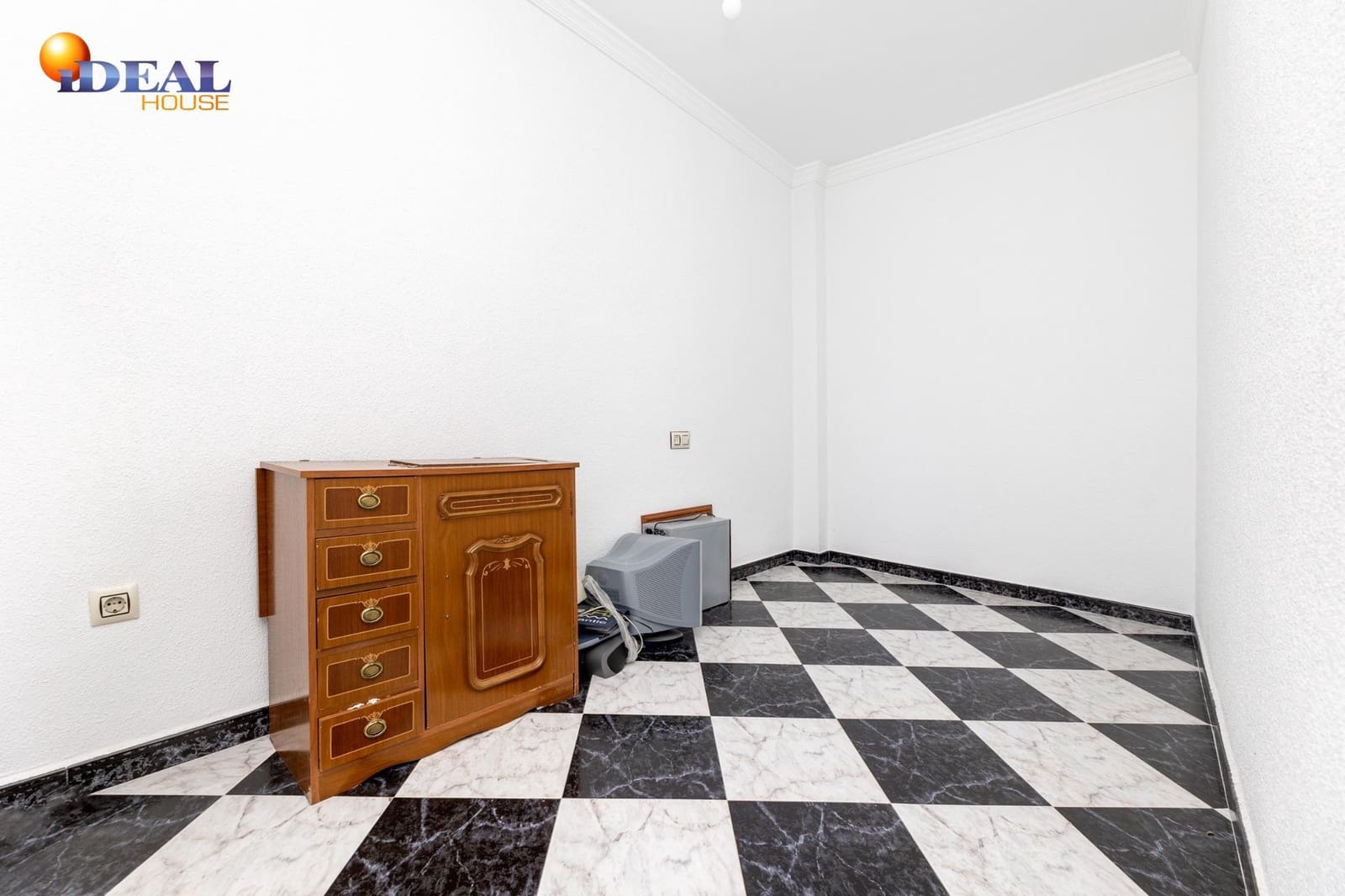 3 bedroom Flat for sale in Algarinejo - € 66,000 (Ref: 9433812)