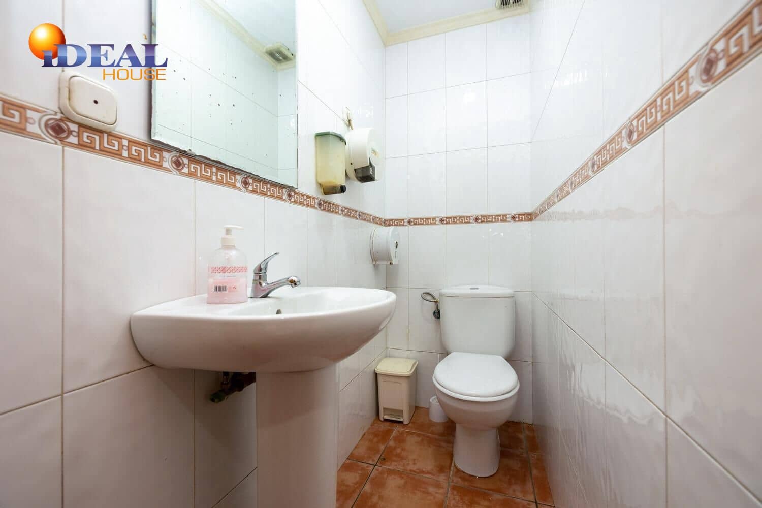 Comercial para venda em Granada cidade - 165 000 € (Ref: 9433813)