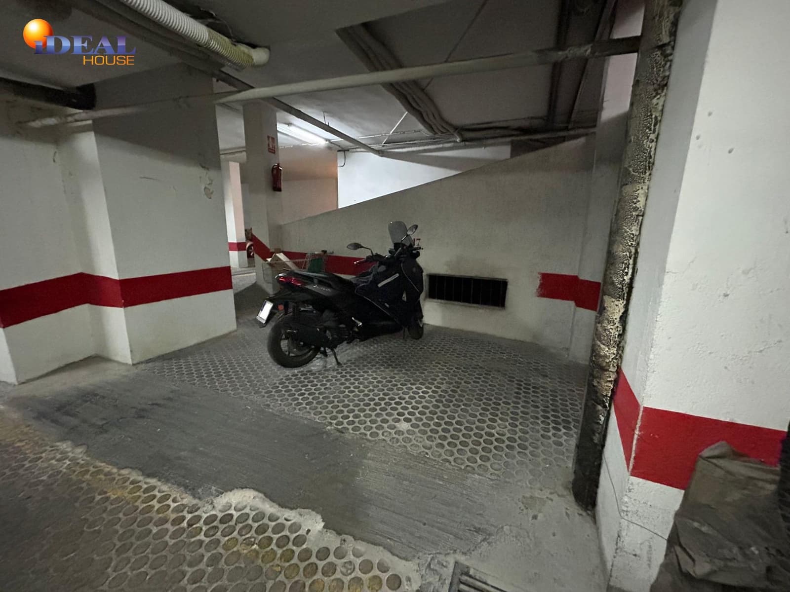 Garage for sale in Granada city - € 14,000 (Ref: 9433817)