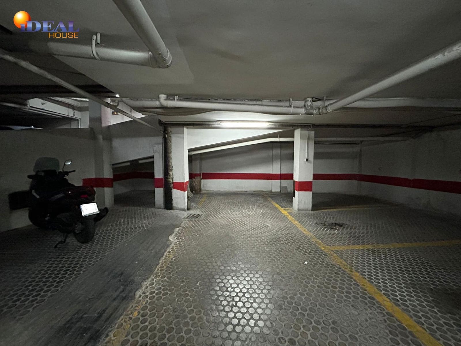 Garage for sale in Granada city - € 14,000 (Ref: 9433817)
