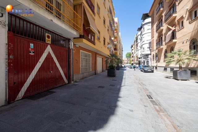 Garage for sale in Centro, Granada city - € 49,500 (Ref: 9433820)