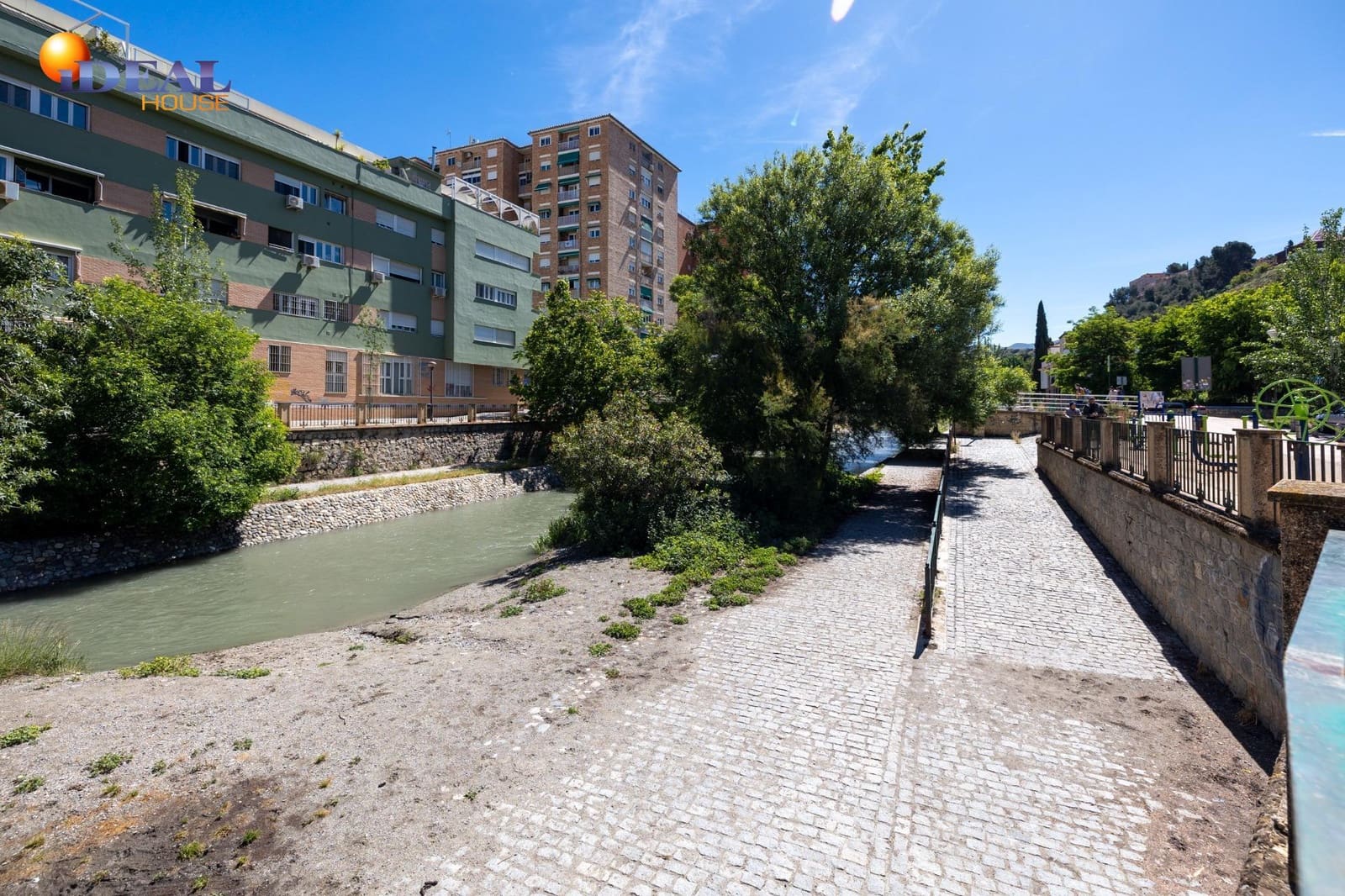 Grond te koop in Granada stad - € 400.000 (Ref: 9433825)