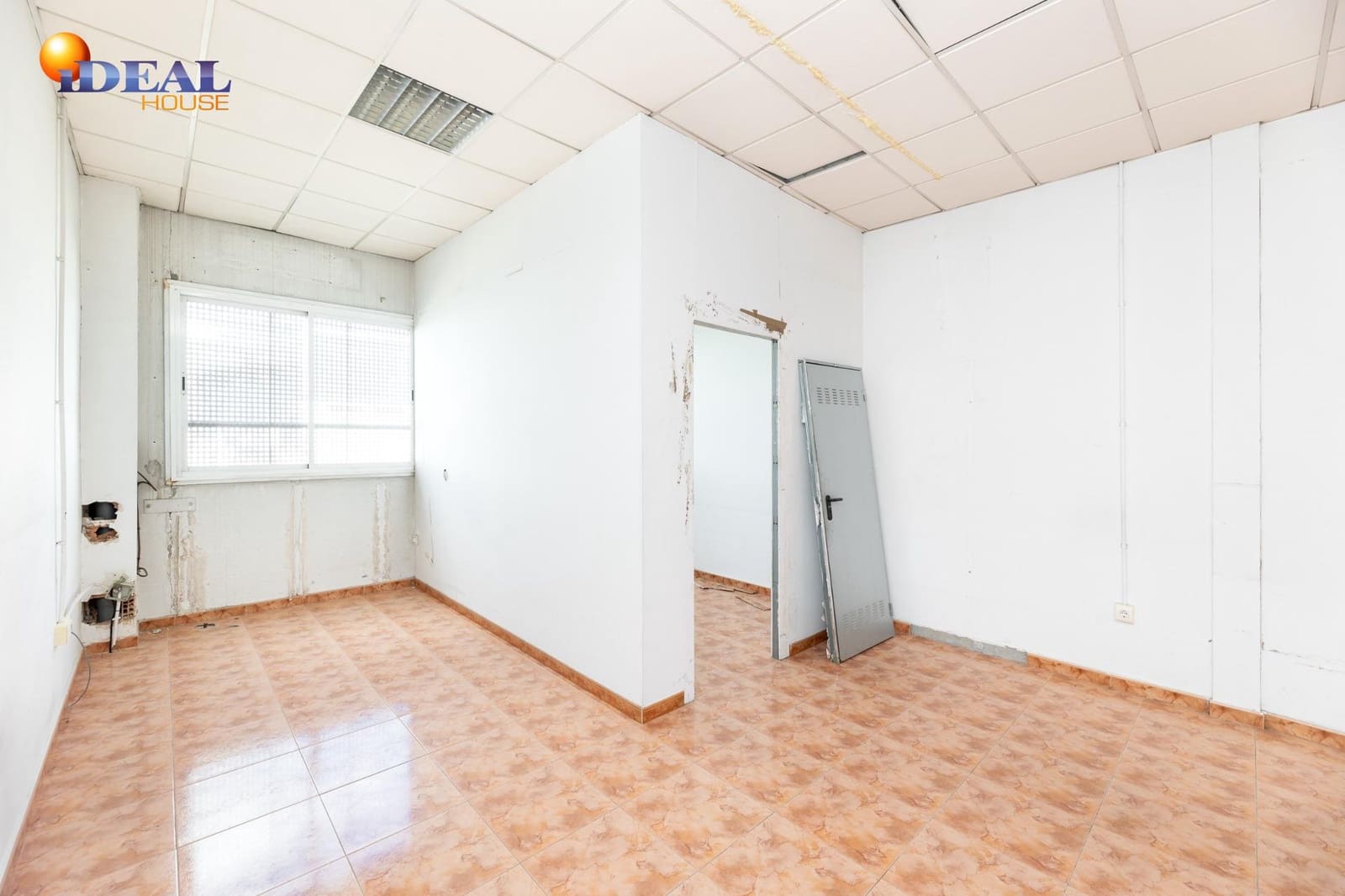 Commercieel te koop in Albolote - € 109.000 (Ref: 9433826)