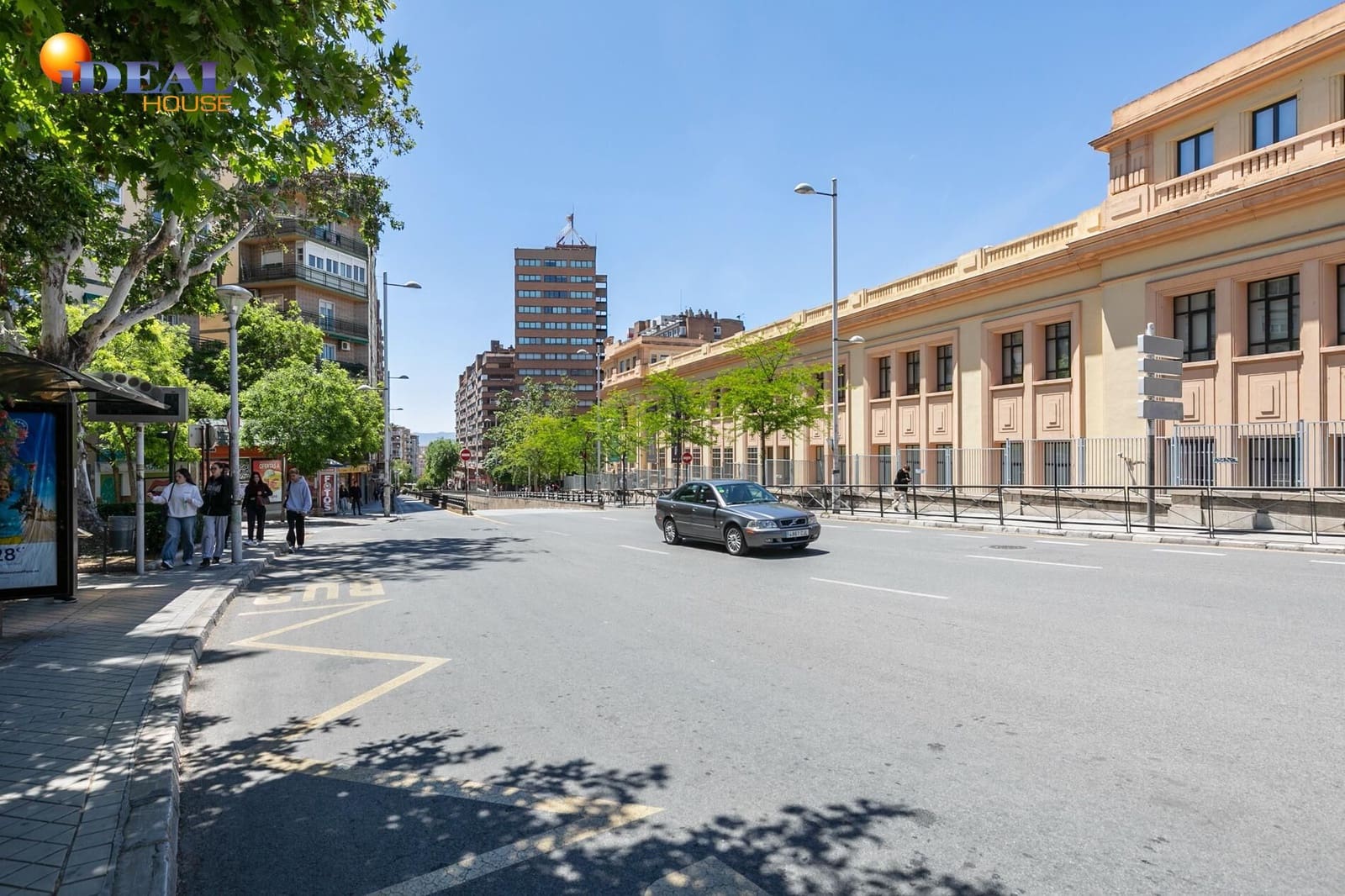 Garage for sale in Granada city - € 285,000 (Ref: 9433828)