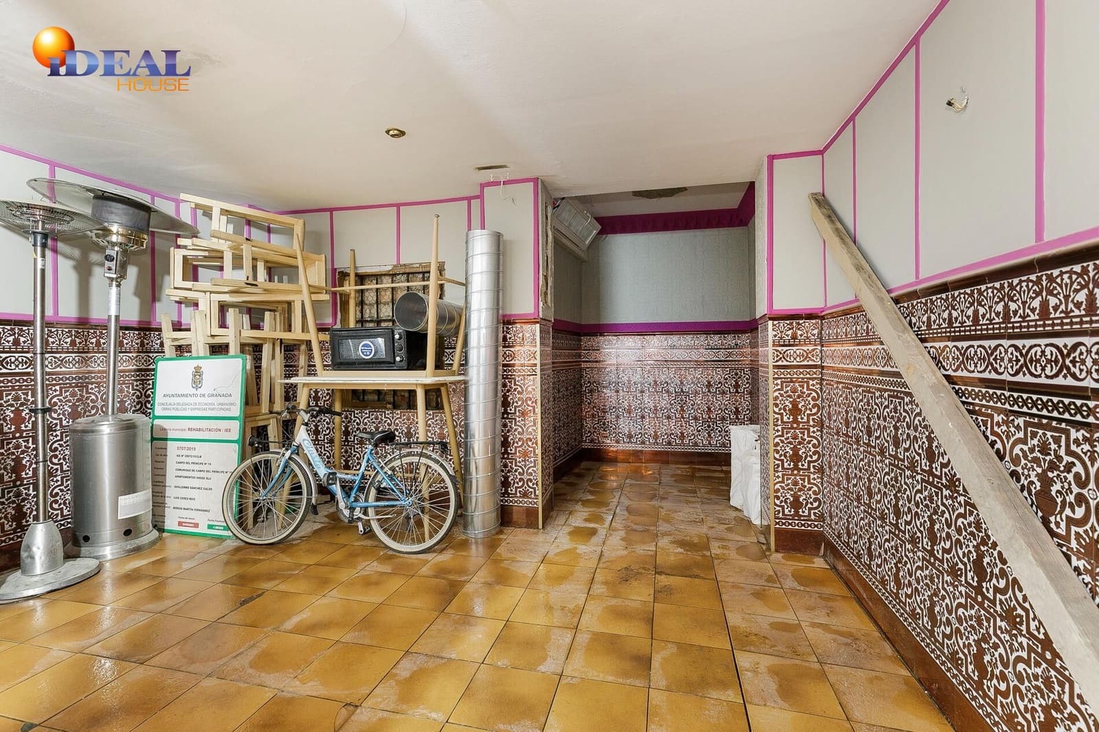 Commercial for sale in Granada city - € 189,000 (Ref: 9433829)