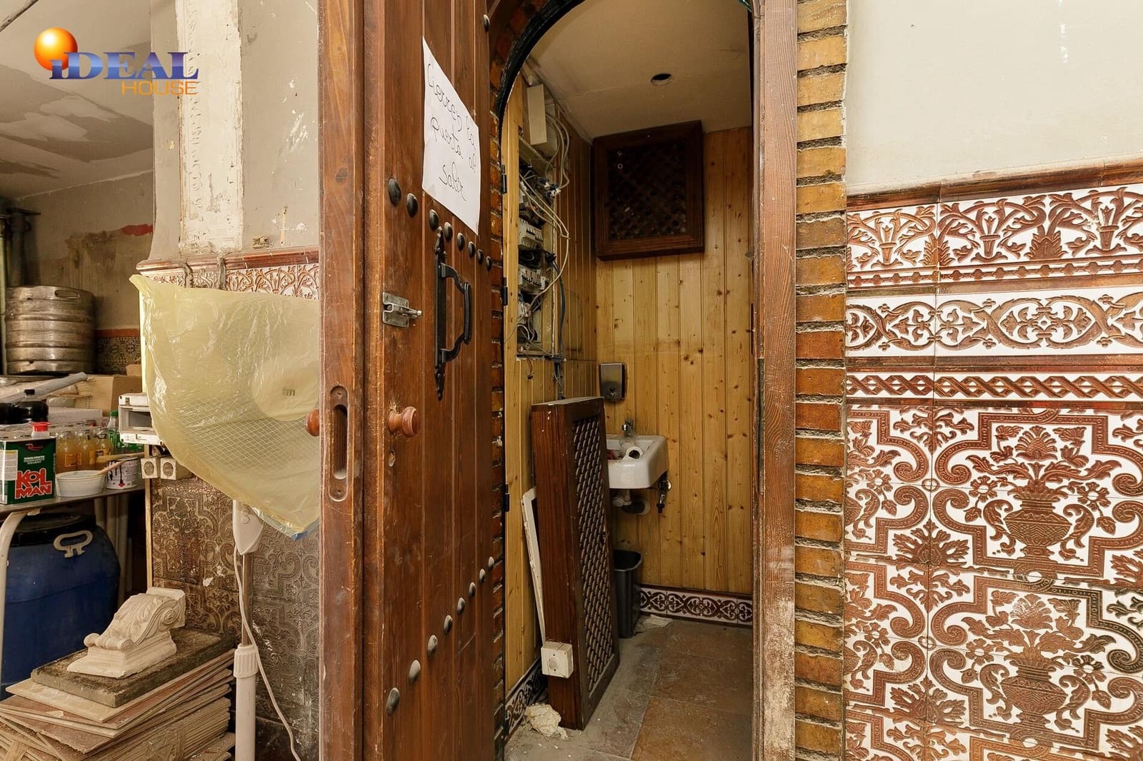 Commercial for sale in Granada city - € 189,000 (Ref: 9433829)