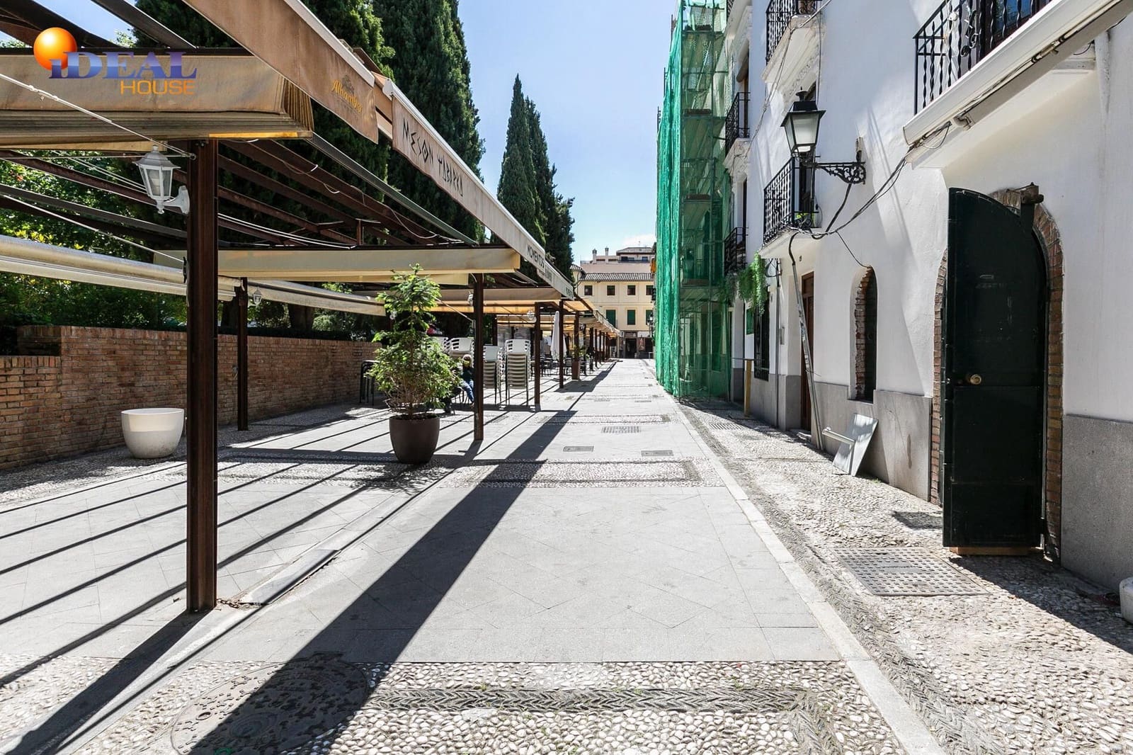 Commercial for sale in Granada city - € 189,000 (Ref: 9433829)