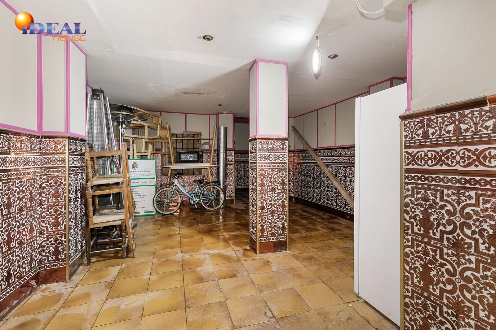 Commercial for sale in Granada city - € 189,000 (Ref: 9433829)