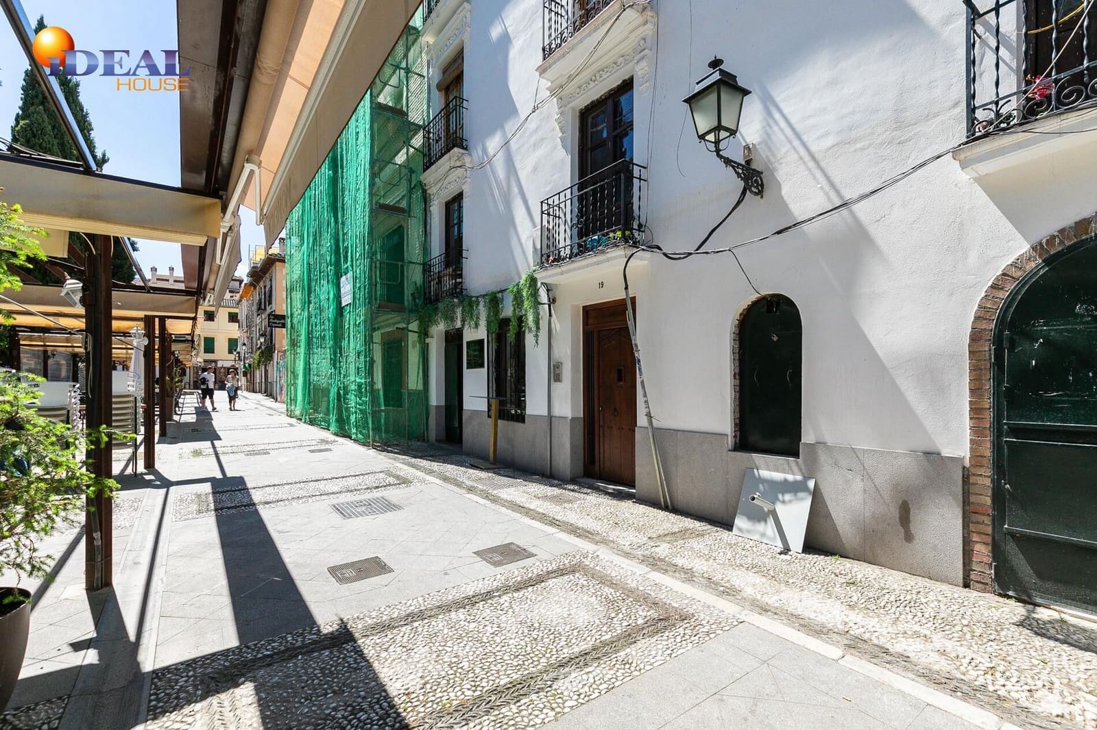 Commercial for sale in Granada city - € 189,000 (Ref: 9433829)
