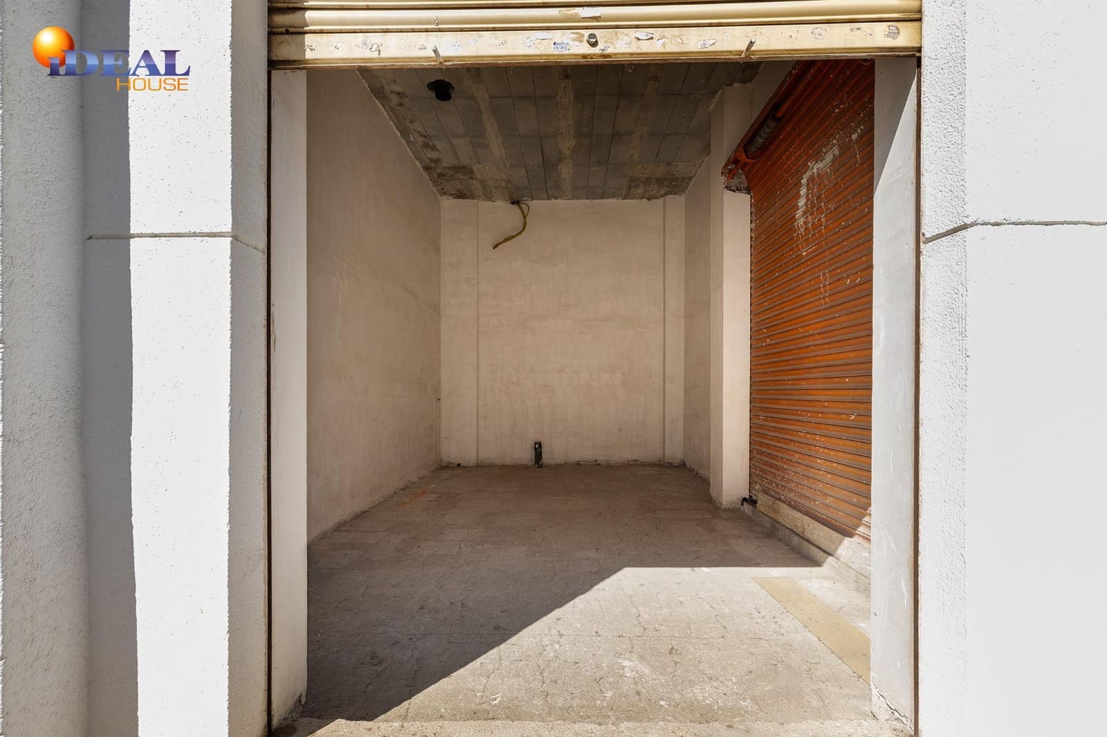 Kommersiell til salgs i Granada by - € 44 000 (Ref: 9433830)