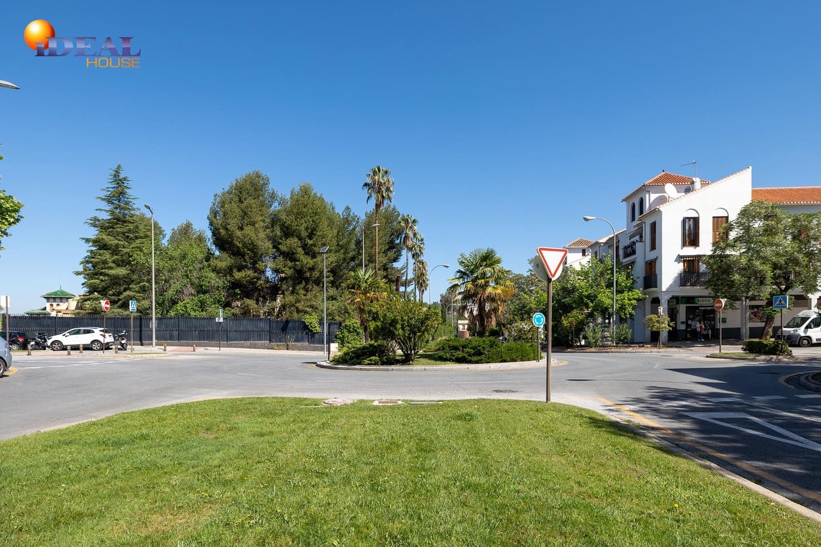 Kommersiell til salgs i Granada by - € 44 000 (Ref: 9433830)