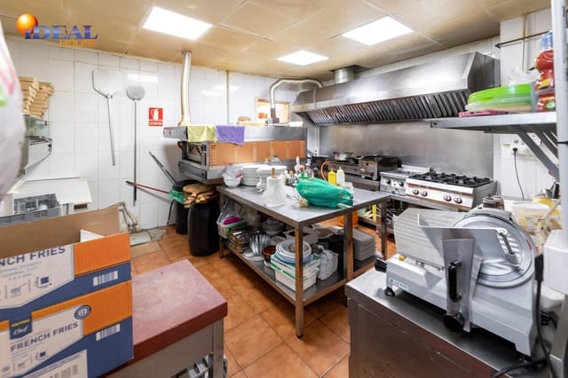 Erhverv til salg i Centro, Granada by - € 250.000 (Ref: 9433831)