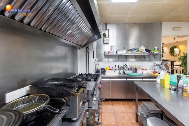 Erhverv til salg i Centro, Granada by - € 250.000 (Ref: 9433831)