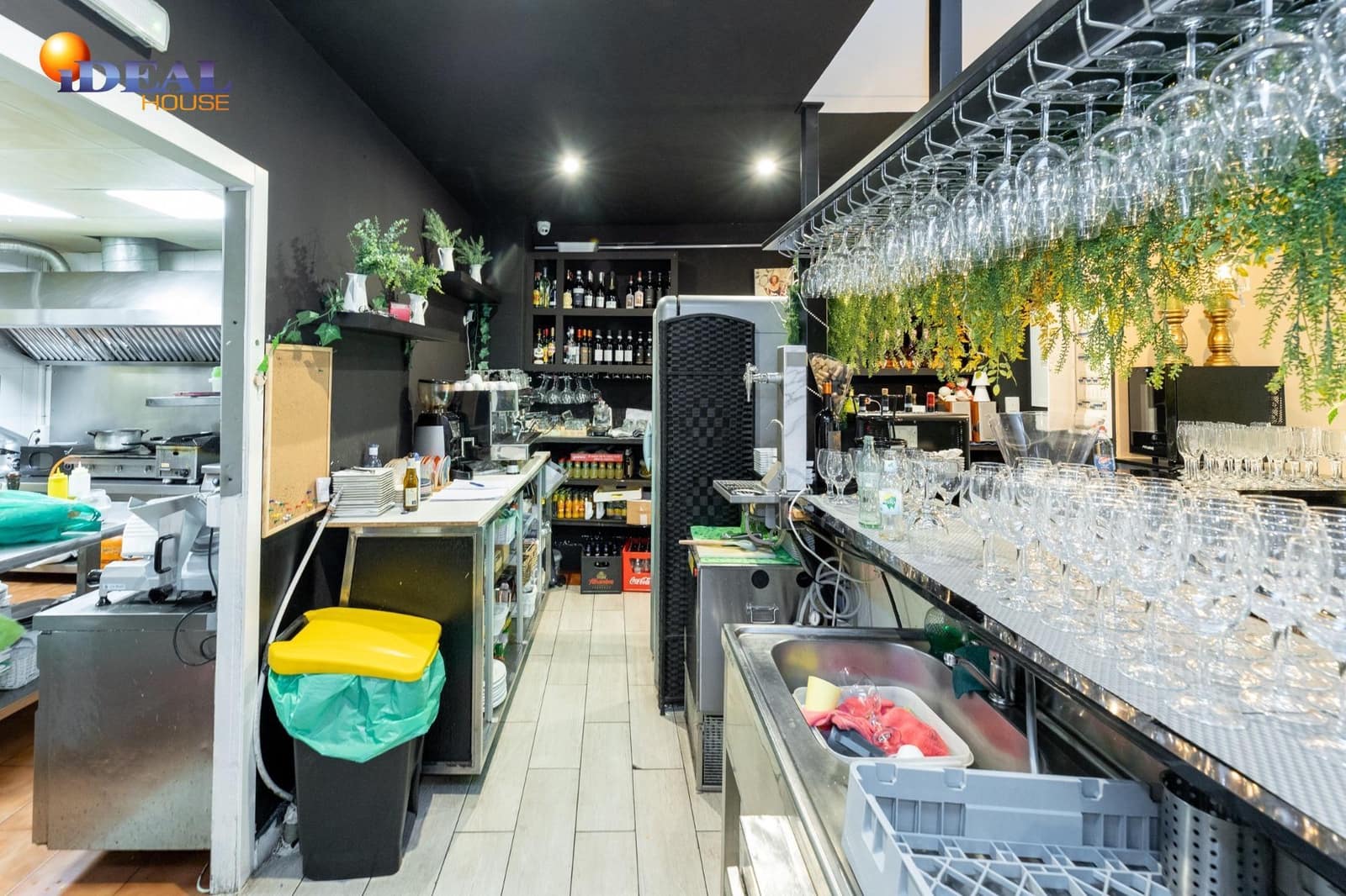 Erhverv til salg i Granada by - € 250.000 (Ref: 9433831)