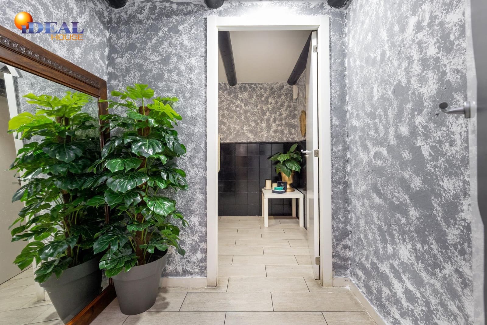 Erhverv til salg i Granada by - € 250.000 (Ref: 9433831)