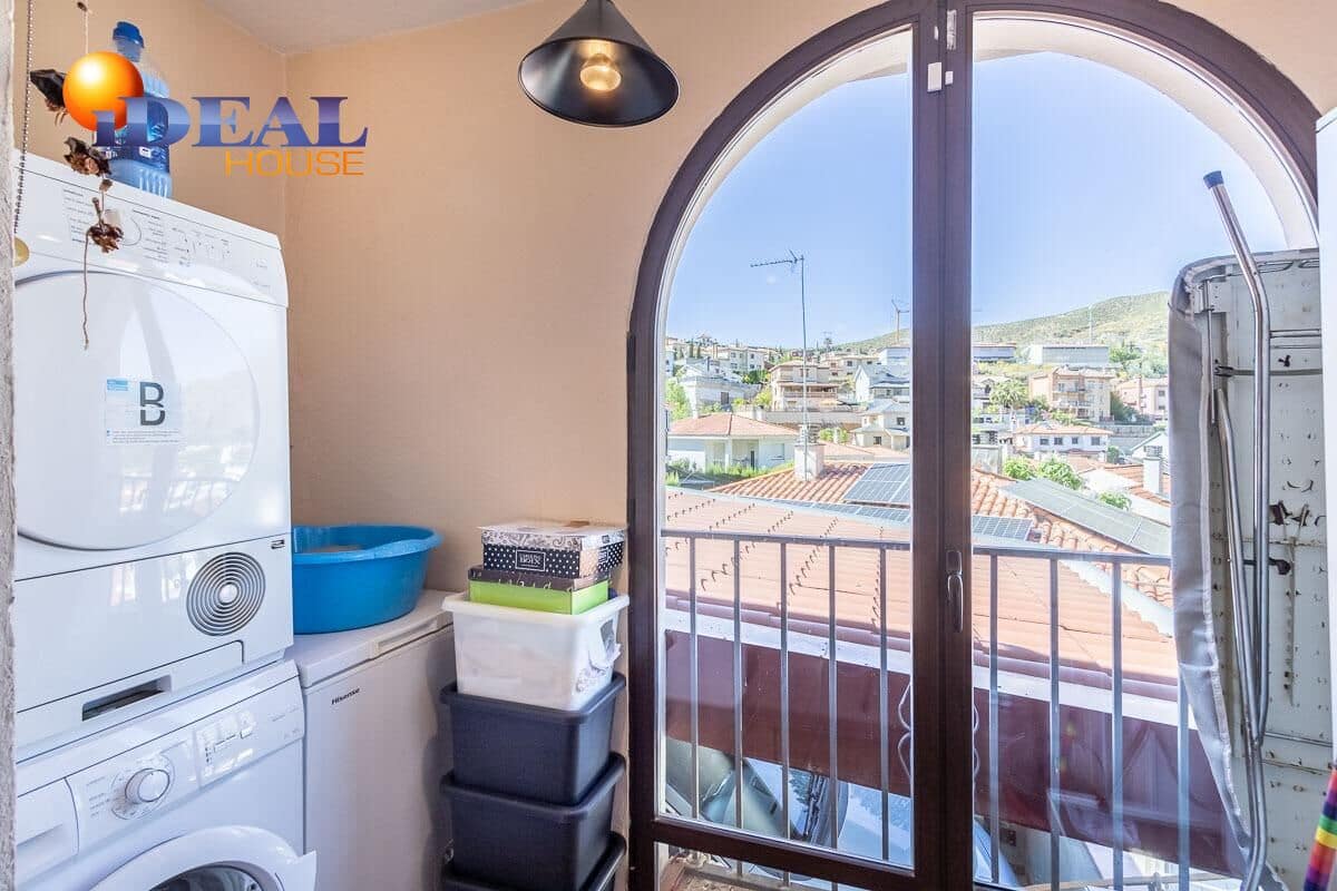 4 quarto Moradia para venda em Pinos Genil com piscina garagem - 380 000 € (Ref: 9433834)