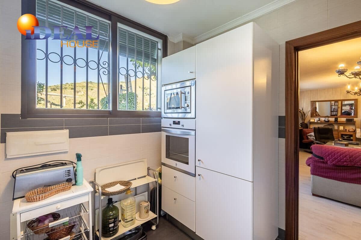 4 quarto Moradia para venda em Pinos Genil com piscina garagem - 380 000 € (Ref: 9433834)