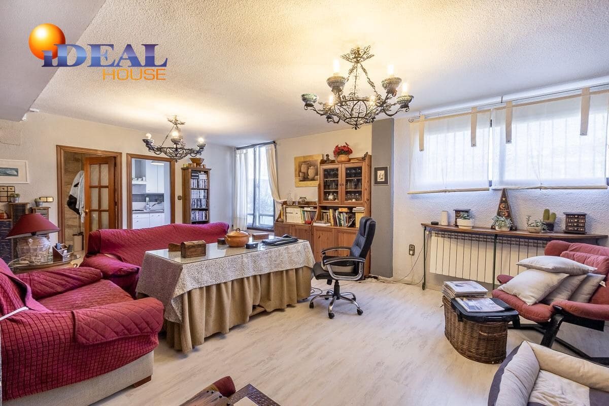 4 quarto Moradia para venda em Pinos Genil com piscina garagem - 380 000 € (Ref: 9433834)