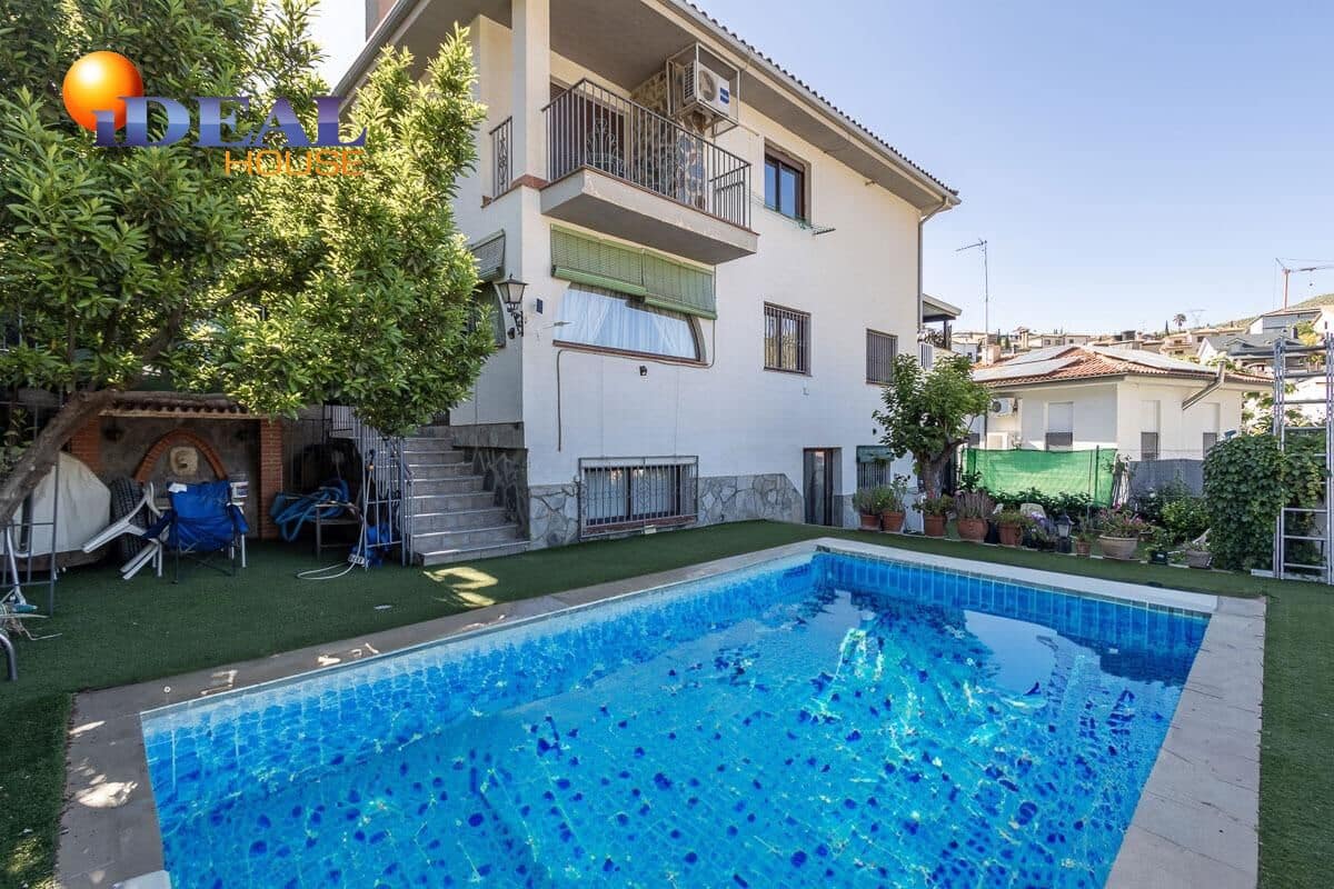 4 quarto Moradia para venda em Pinos Genil com piscina garagem - 380 000 € (Ref: 9433834)