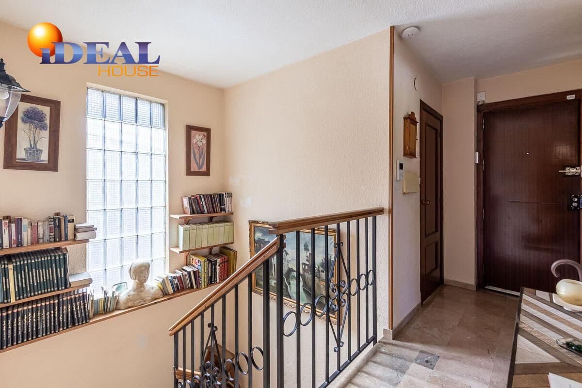 4 quarto Moradia para venda em Pinos Genil com piscina garagem - 380 000 € (Ref: 9433834)