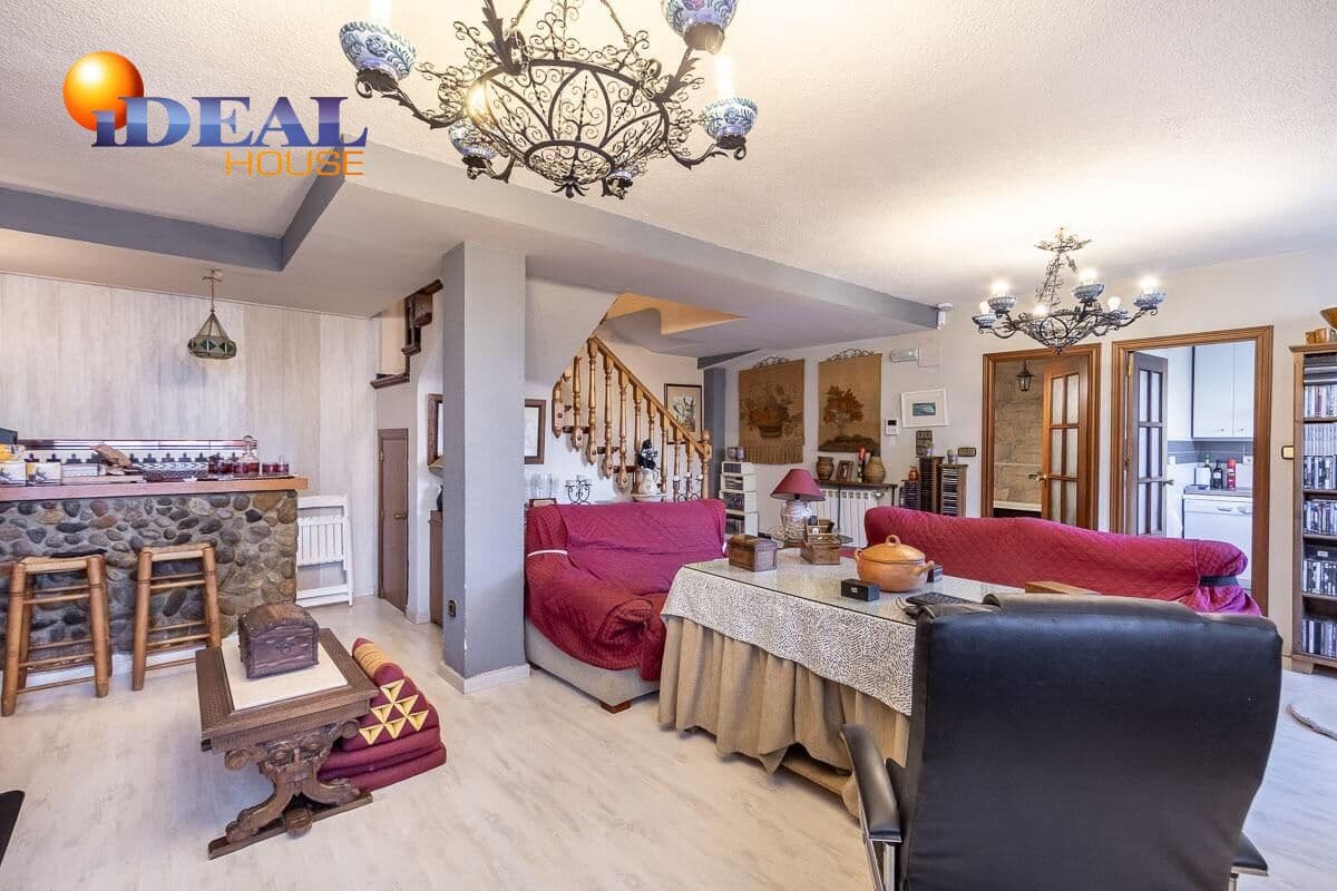 4 quarto Moradia para venda em Pinos Genil com piscina garagem - 380 000 € (Ref: 9433834)