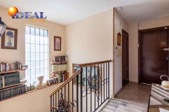 4 quarto Moradia para venda em Pinos Genil com piscina garagem - 380 000 € (Ref: 9433834)