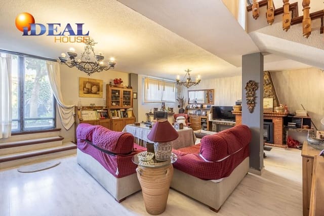 4 quarto Moradia para venda em Pinos Genil com piscina garagem - 380 000 € (Ref: 9433834)