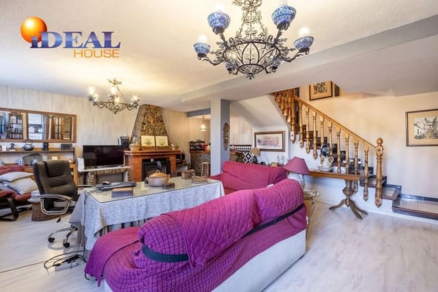 4 quarto Moradia para venda em Pinos Genil com piscina garagem - 380 000 € (Ref: 9433834)