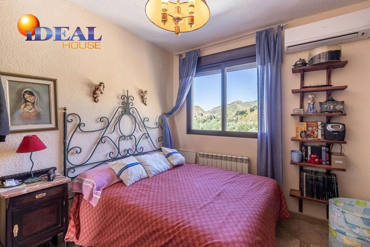 4 quarto Moradia para venda em Pinos Genil com piscina garagem - 380 000 € (Ref: 9433834)