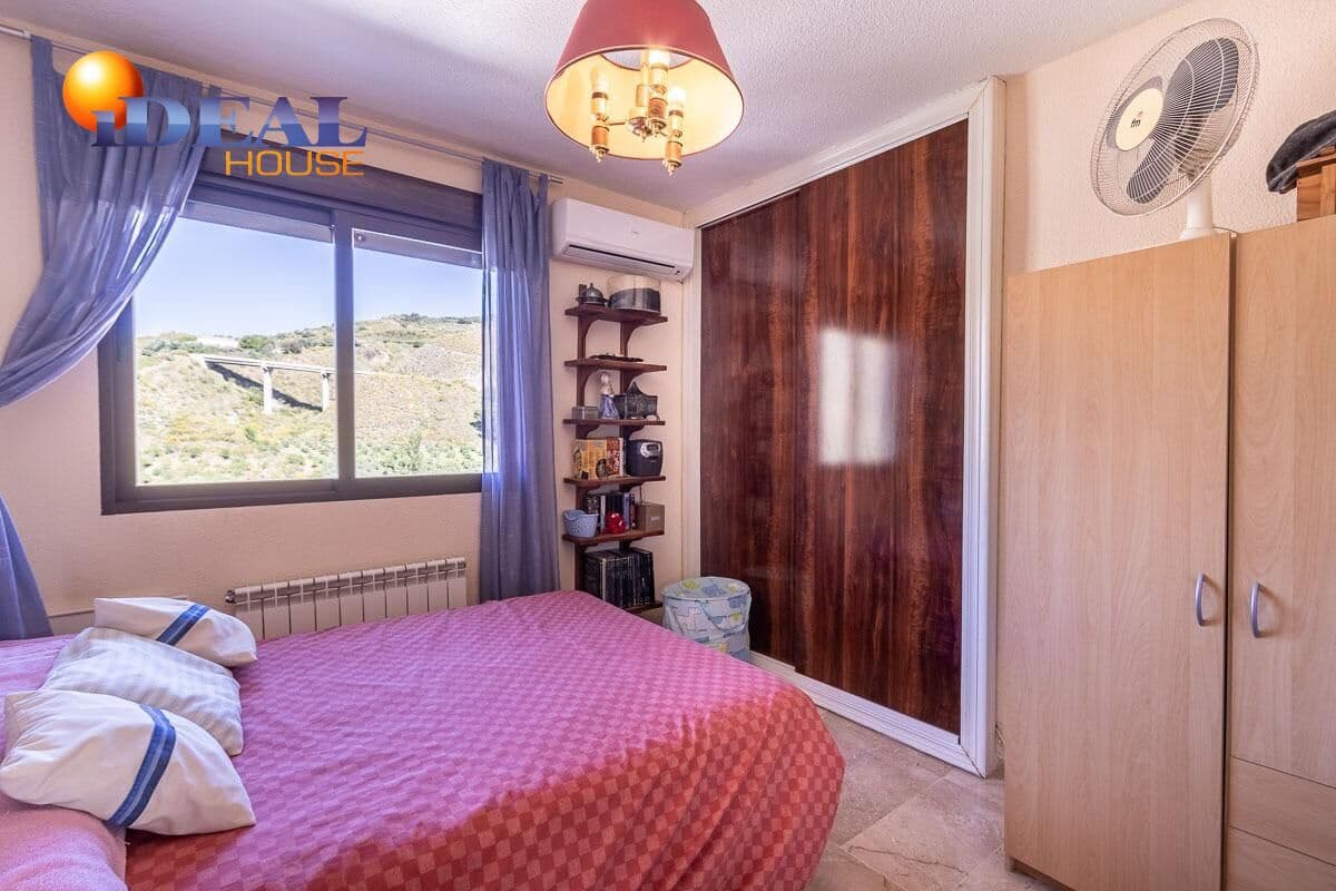 4 quarto Moradia para venda em Pinos Genil com piscina garagem - 380 000 € (Ref: 9433834)