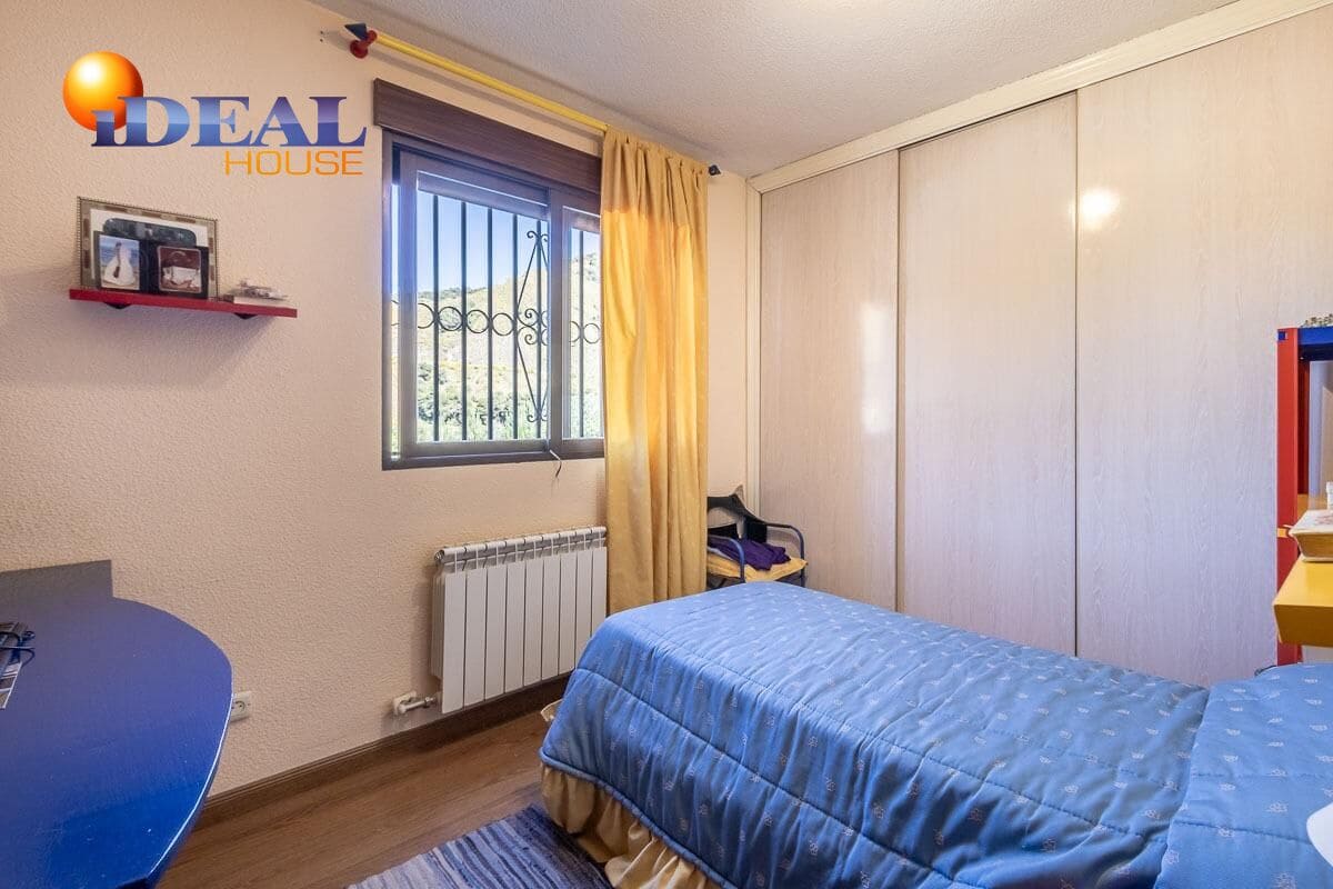 4 quarto Moradia para venda em Pinos Genil com piscina garagem - 380 000 € (Ref: 9433834)