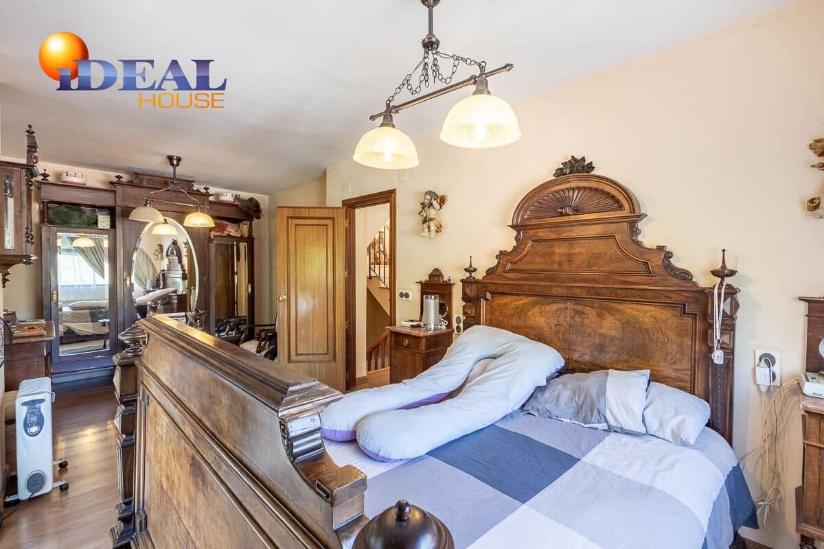 4 quarto Moradia para venda em Pinos Genil com piscina garagem - 380 000 € (Ref: 9433834)