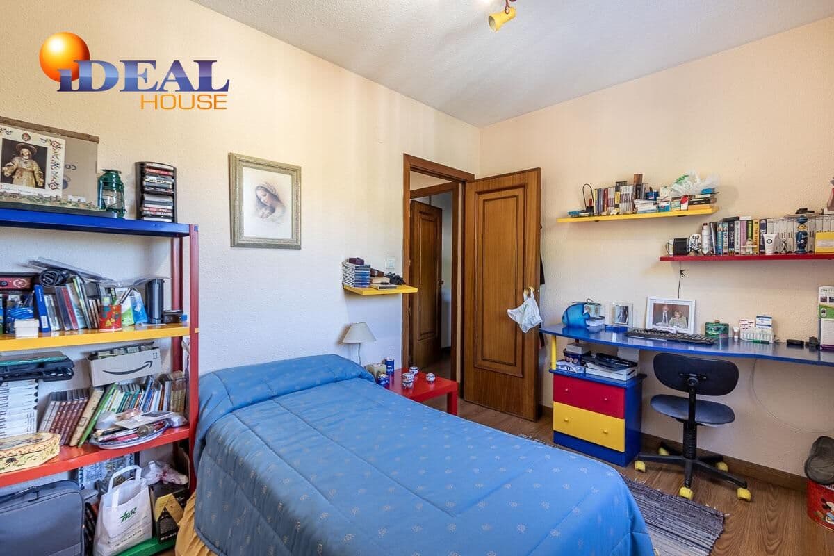 4 quarto Moradia para venda em Pinos Genil com piscina garagem - 380 000 € (Ref: 9433834)