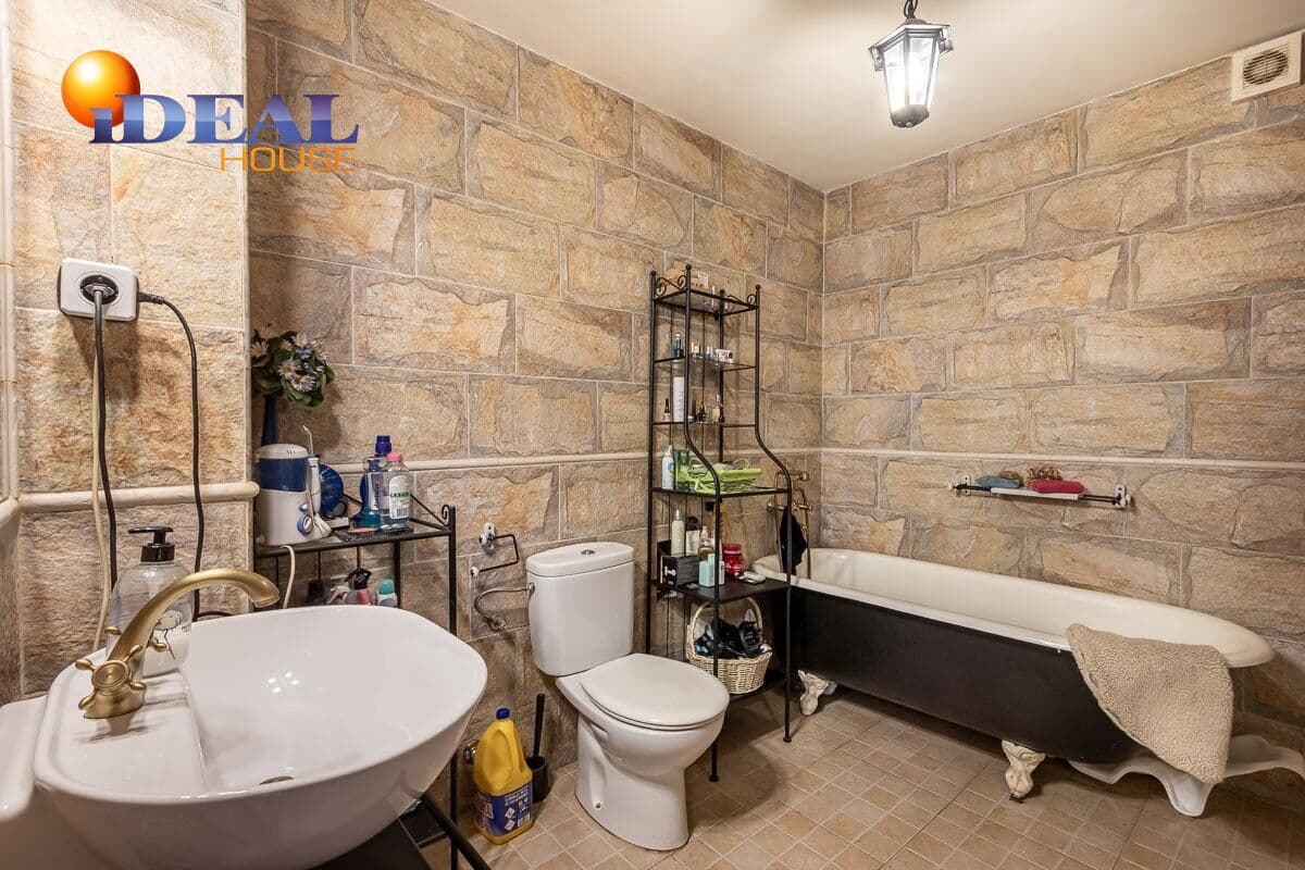 4 quarto Moradia para venda em Pinos Genil com piscina garagem - 380 000 € (Ref: 9433834)