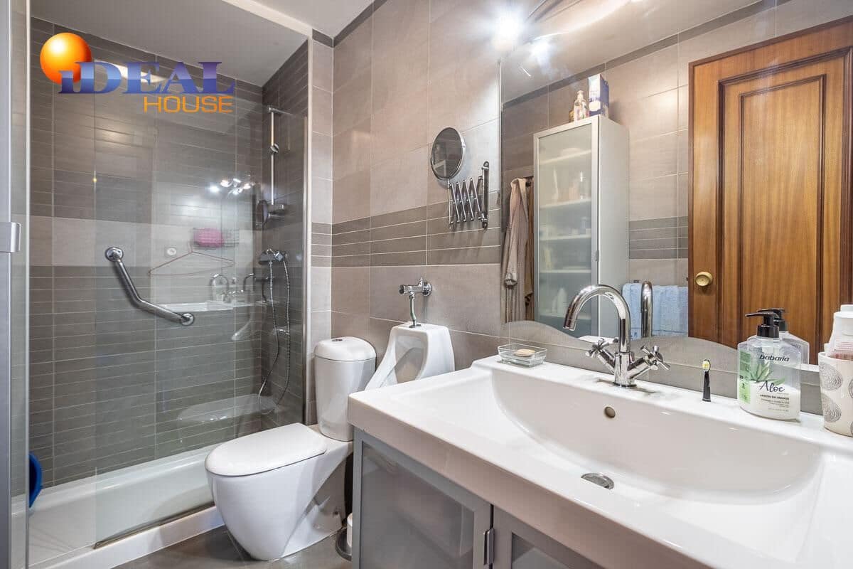 4 quarto Moradia para venda em Pinos Genil com piscina garagem - 380 000 € (Ref: 9433834)